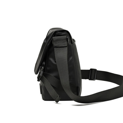 Túi đeo chéo nam phong cách mới  - BEE GEE DCN9301