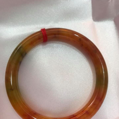 Vòng tay đá cẩm thạch tứ quý bóng đẹp 50mm màu cam vàng chanh bông đỏ đỏ rất xinh  Size vòng 50mm x dầy 8mm  Vòng đẹp lạ xinh nữ 50kg-55kg ạ