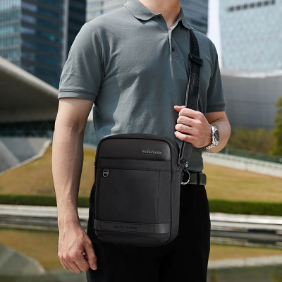 Túi đeo chéo nam Arctic Hunter K00162 chất liệu Oxford chống thấm nước, đựng ipad, thiết kế nhiều ngăn tiện dụng