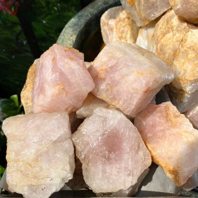 1kg đá thạch anh hồng vụn 4x6cm NHASAN rải sàn, trấn trạch