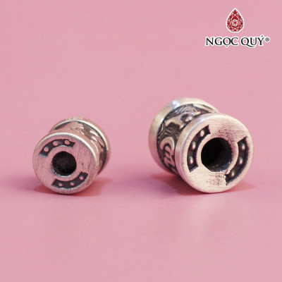 Charm bạc xỏ ngang họa tiết lục tự - Ngọc Quý Gemstones