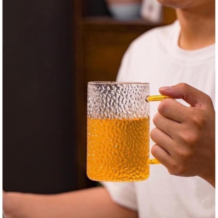 Bộ bình thủy tinh quai tròn kèm 2 cốc sần 300ml (không có giá và khay)