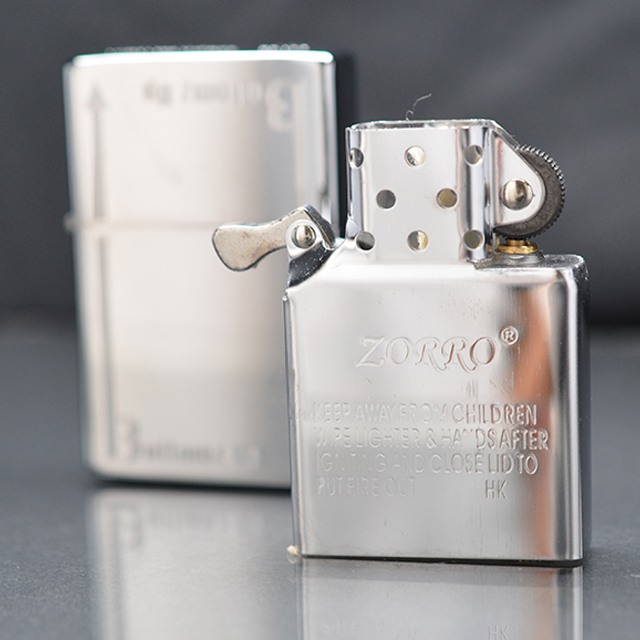 Vỏ Hột Quẹt Bật Lửa Hộp Quẹt Xăng Đá Zorro ZYN 003 Họa Tiết - Dùng Xăng Bấc Đá Cao Cấp