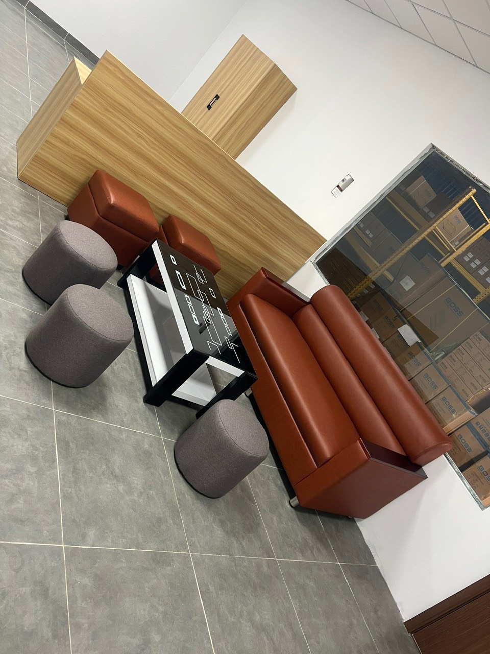 (TẶNG BÀN KÍNH) Bộ sofa văn phòng đơn giản Juno Sofa 1m8 và 2 đôn.
