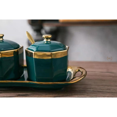 3 Hũ đựng gia vị chất liệu sứ kẻ viền vàng kèm thìa Inox có khay hứng dáng lục giác 2022 | GIA VỊ SỨ LỤC NĂNG XANH TRẮNG