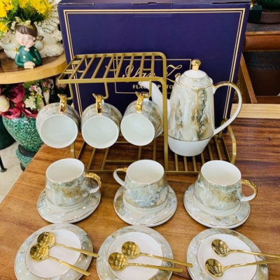 BỘ ẤM CHÉN PHA TRÀ TRẮNG VÂN ĐÁ CẨM THẠCH CÓ ĐĨA TÁCH KÈM GIÁ TREO CỐC