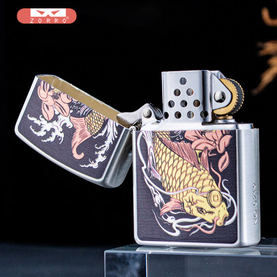 Vỏ Hột Quẹt Bật Lửa Xăng Đá Zorro Z2-1117 Họa Tiết Cá Chép Quần Hội Ao Sen Cực Đẹp Đem Lại May Mắn