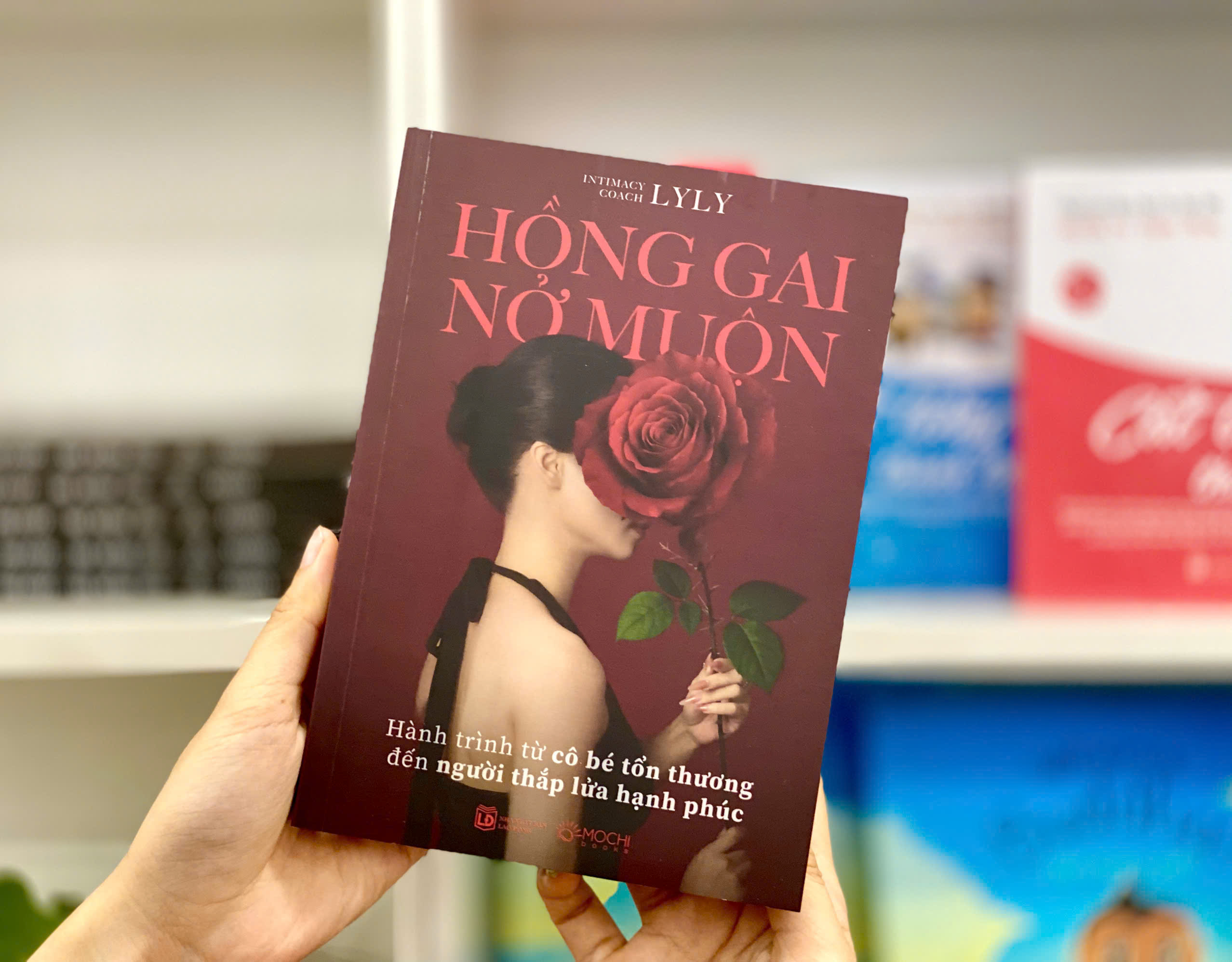 Sách - Hồng gai nở muộn