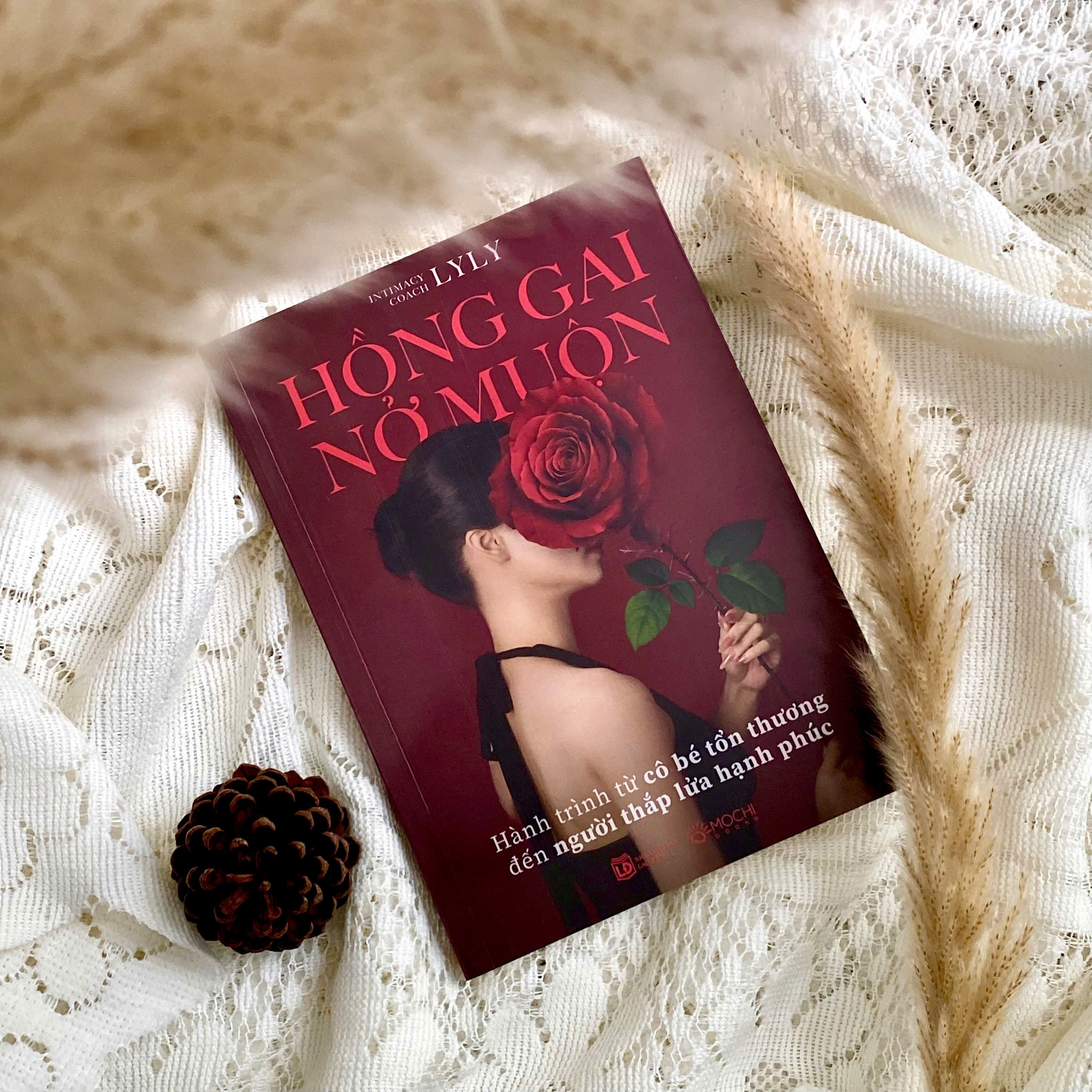 Sách - Hồng gai nở muộn