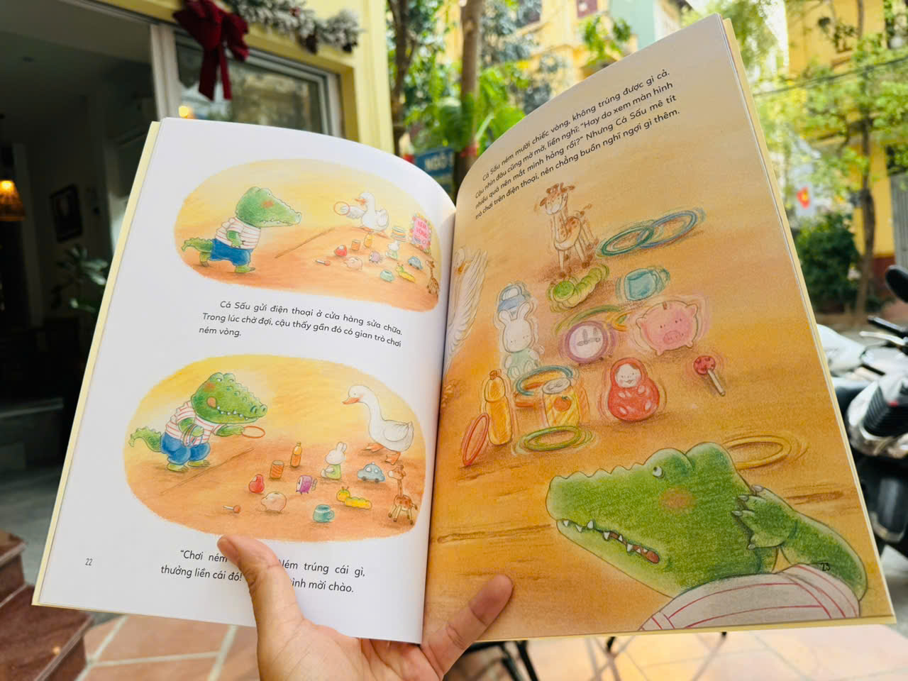 (Bộ 2 cuốn) THÀNH PHỐ VUI VẺ: Các Động Vật Mê Chơi Điện Thoại, Các Động Vật Không Dễ Thương Mở Tiệc – Tôn Dục, Chung Úc – NXB Kim Đồng