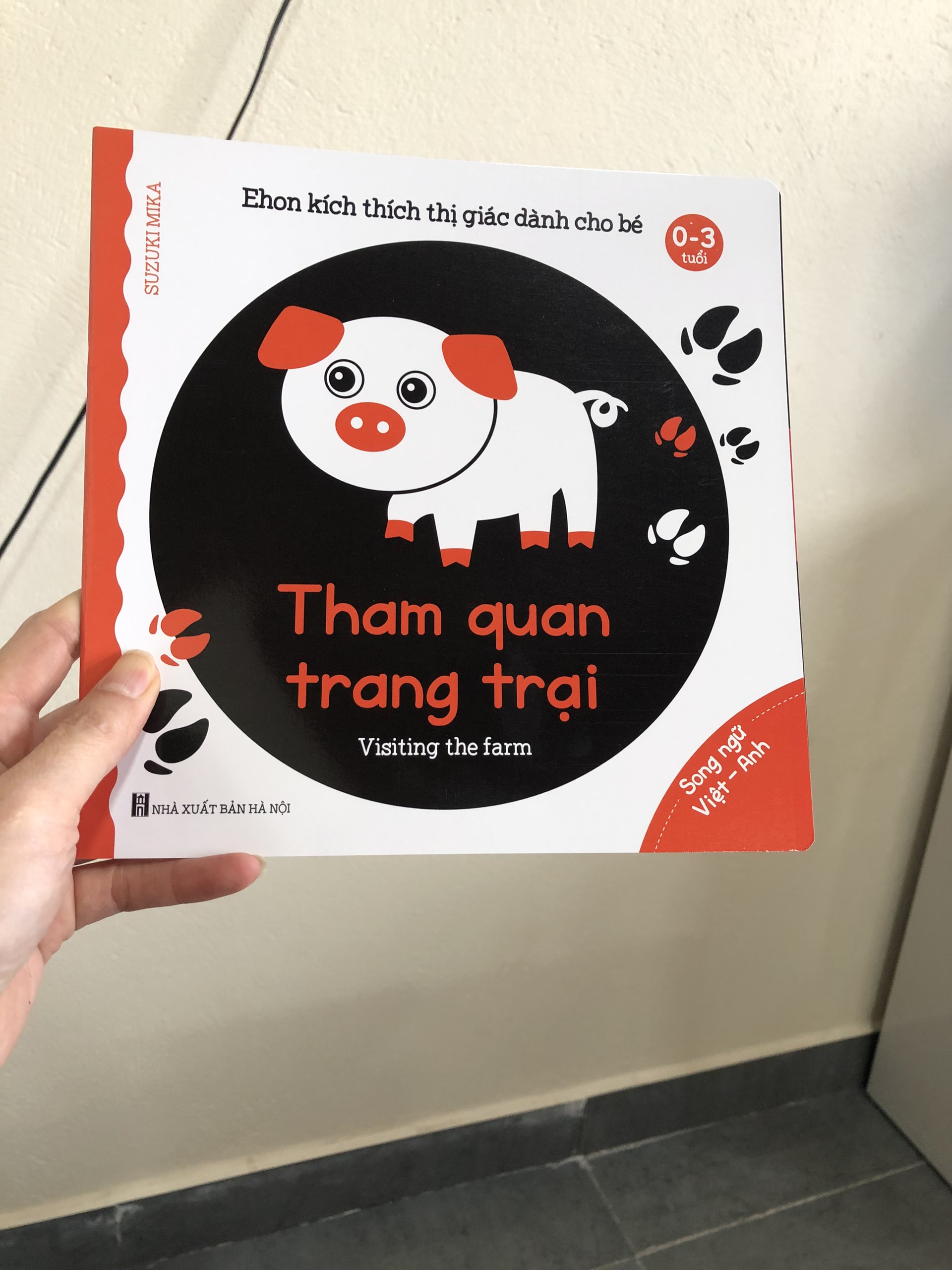 1 Cuốn Trong Trọn Bộ 6 Cuốn Ehon Kích Thích Thị Giác cho bé Song Ngữ Việt Anh - In mực chiết xuất tự nhiên - Chất liệu giấy ảnh chịu nước, chống thấm nước - Bé gặm nhấm không rách