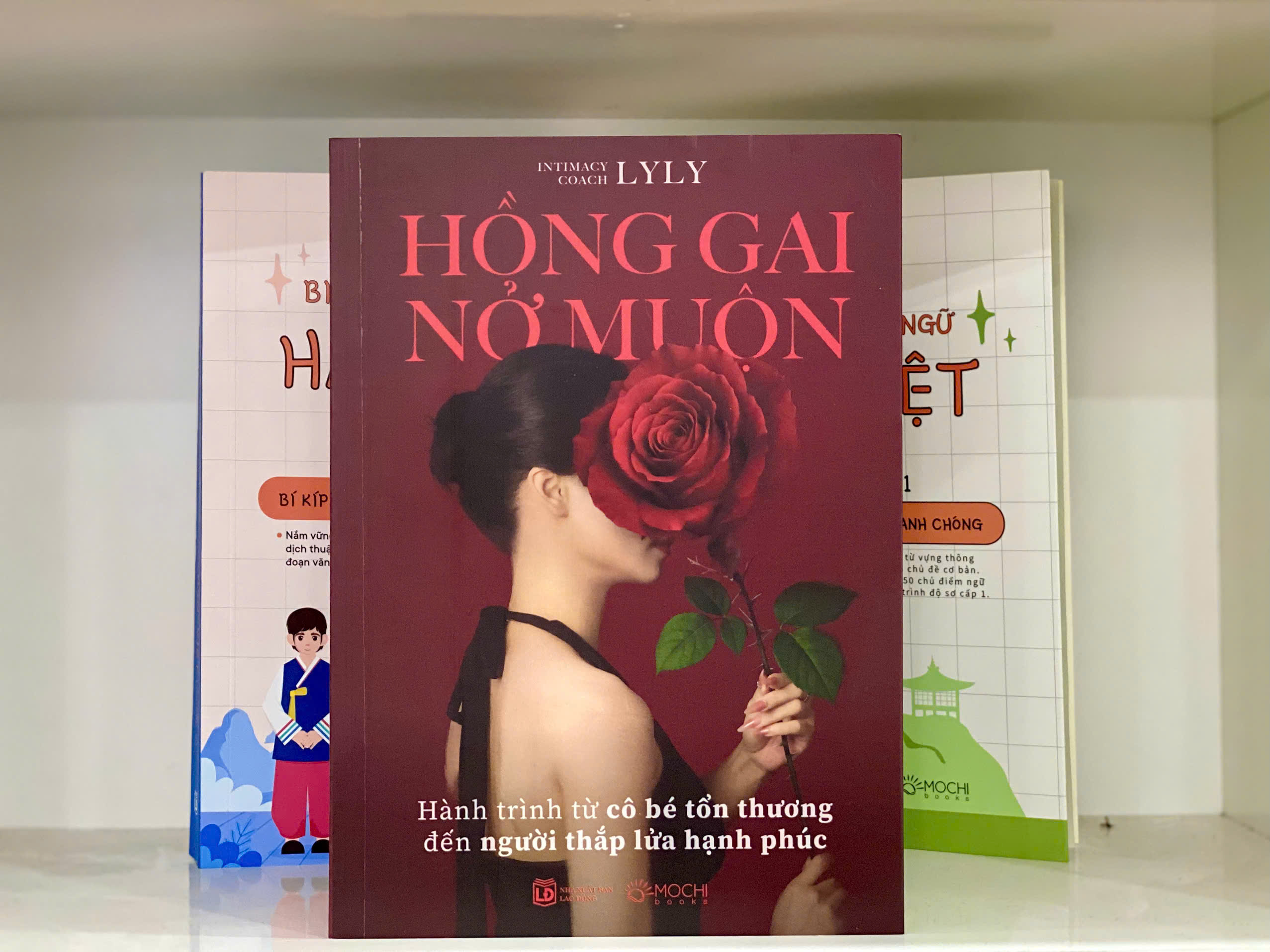 Sách - Hồng gai nở muộn