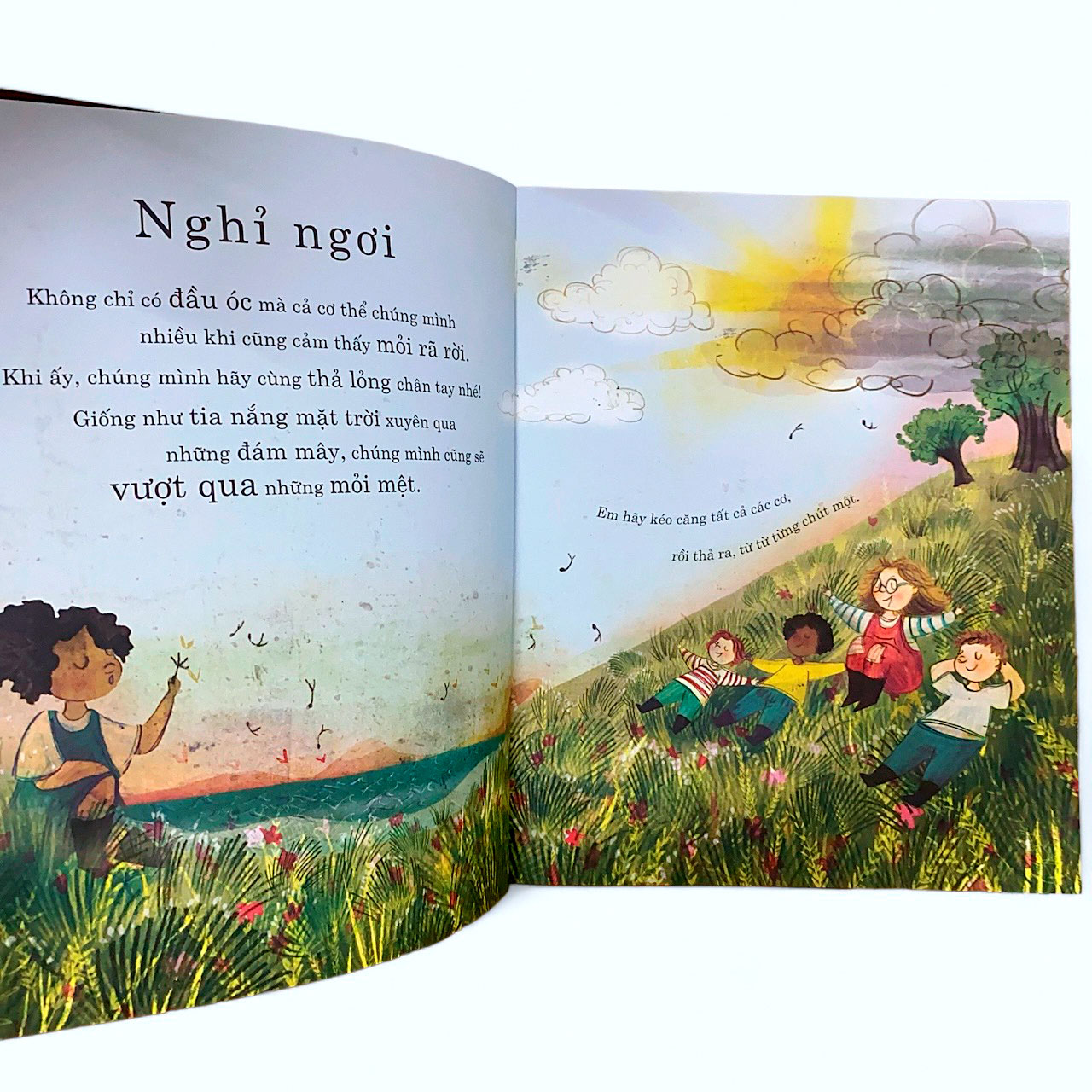 Sách cho bé - Hạnh Phúc Bây Giờ Và Ở Đây – Một Cuốn Sách Về Chánh Niệm Dành Cho Trẻ Em – Độ tuổi 3+