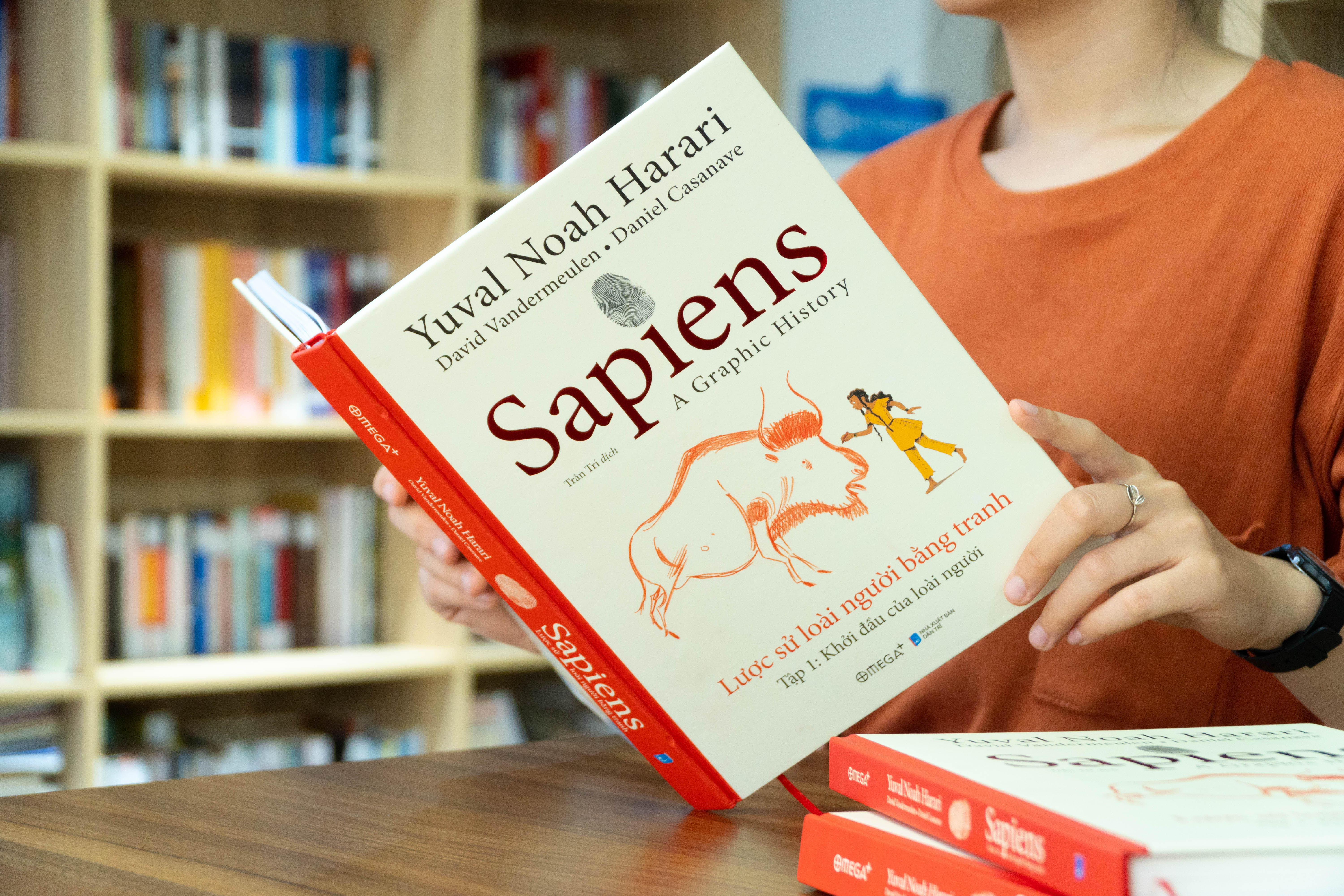 Sách - Sapiens: Lược sử loài người bằng tranh ( tập 1 )