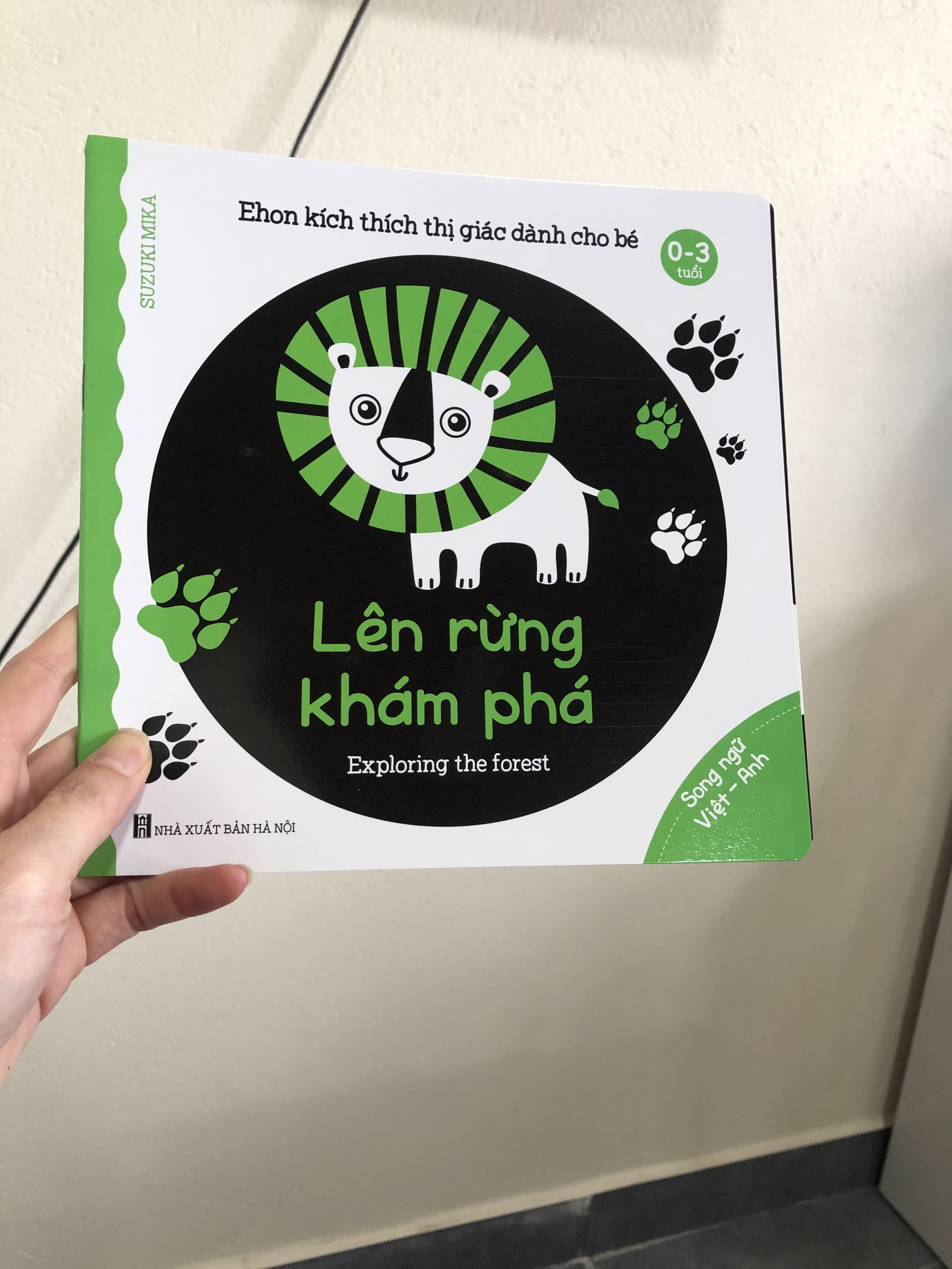 1 Cuốn Trong Trọn Bộ 6 Cuốn Ehon Kích Thích Thị Giác cho bé Song Ngữ Việt Anh - In mực chiết xuất tự nhiên - Chất liệu giấy ảnh chịu nước, chống thấm nước - Bé gặm nhấm không rách