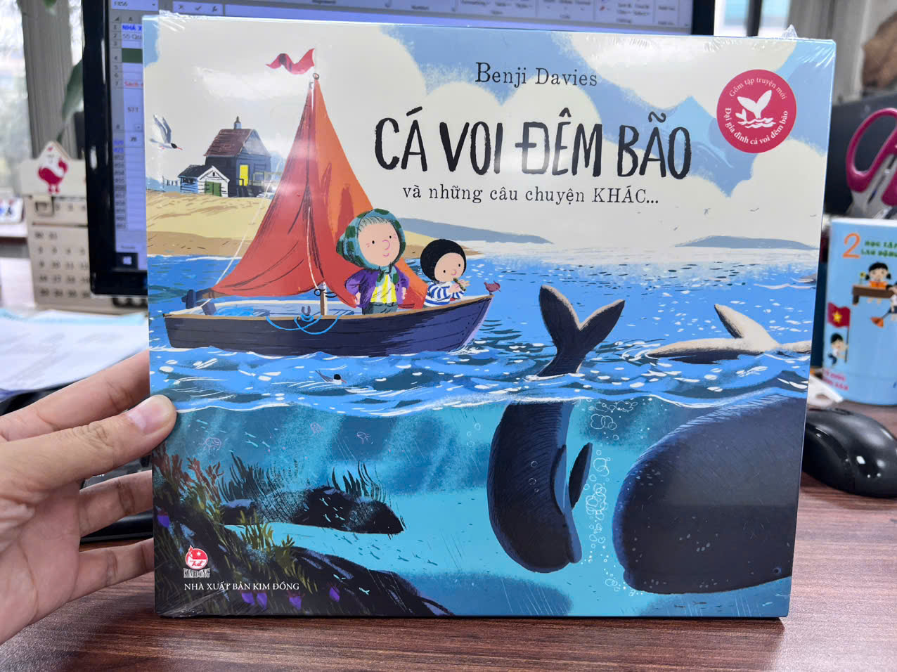 Boxset 4 Cuốn: Cá Voi Đêm Bão Và Những Câu Chuyện Khác…
