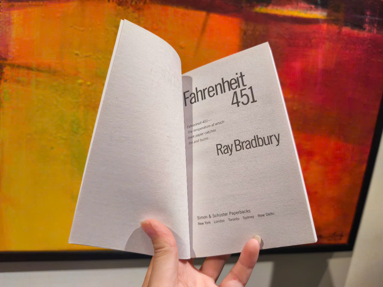 Sách - Fahrenheit 451 by Ray Bradbury : A Novel, Classics, Fiction, Mass Market Paperback in English