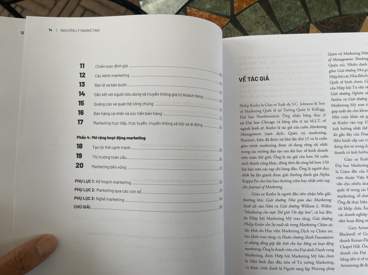 (Bìa cứng) NGUYÊN LÝ MARKETING - PHIÊN BẢN THỨ 17 CỦA PHILIP KOTLER & GARY ARMSTRONG - CUỐN SÁCH NỀN TẢNG MÀ MỌI MARKETER CẦN CÓ - Philip Kolter, Gary Armstrong - Hùng Vũ dịch - Alphabooks -Nhà Xuất Bản Đại học Kinh Tế Quốc Dân