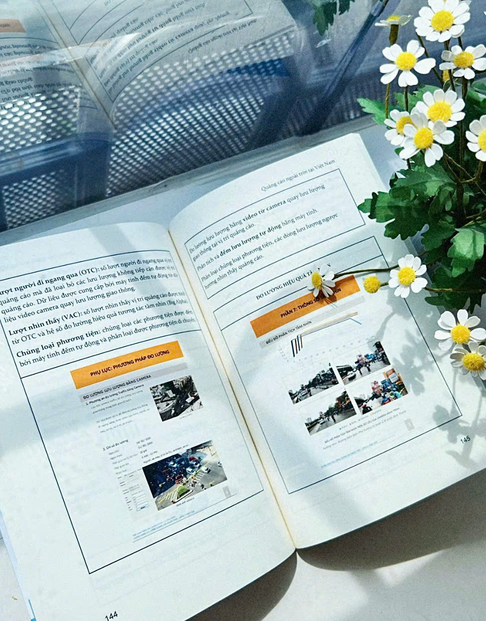 Quảng Cáo Ngoài Trời Tại Việt Nam - Kiến Thức OOH Từ Cơ Bản Đến Nâng Cao - Thực Tế, Minh Họa Đầy Đủ