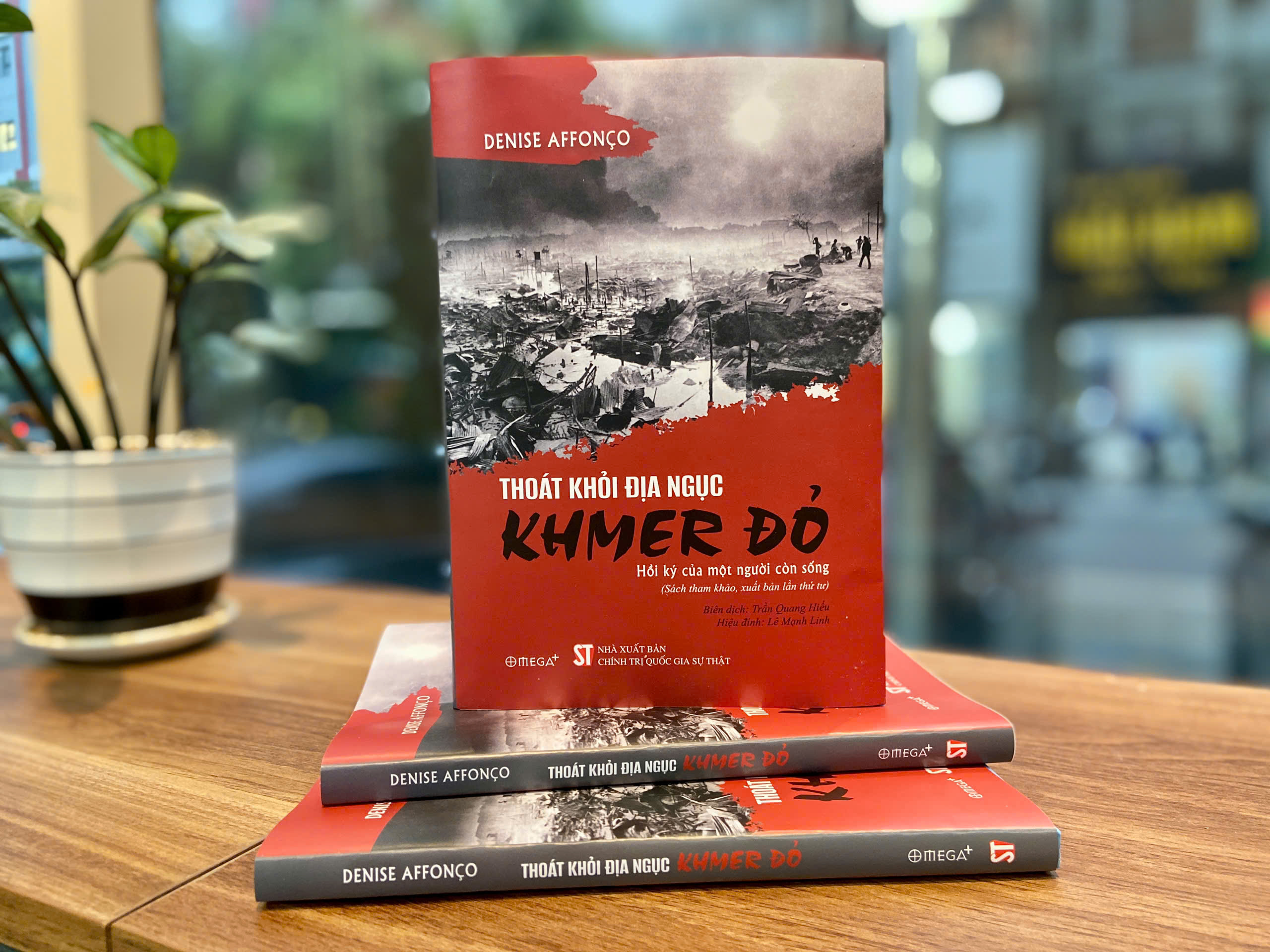 Thoát Khỏi Địa Ngục Khmer Đỏ - Hồi Ký Của Một Người Còn Sống - Denise Affonço