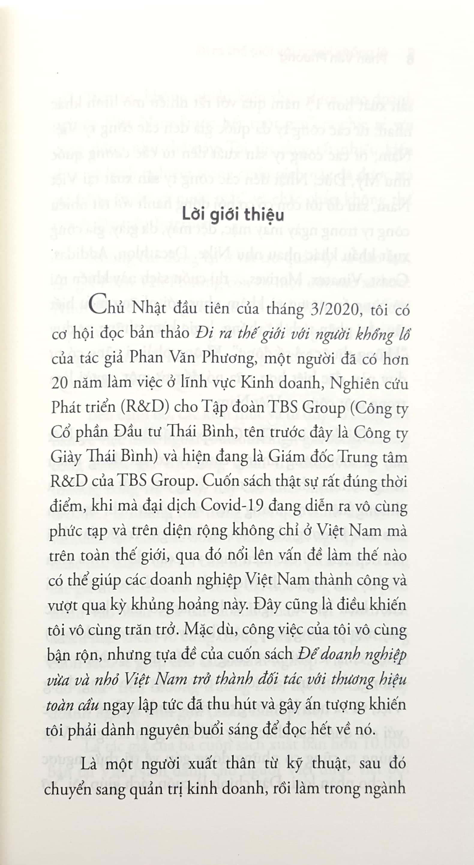 Đi Ra Thế Giới Với Người Khổng Lồ