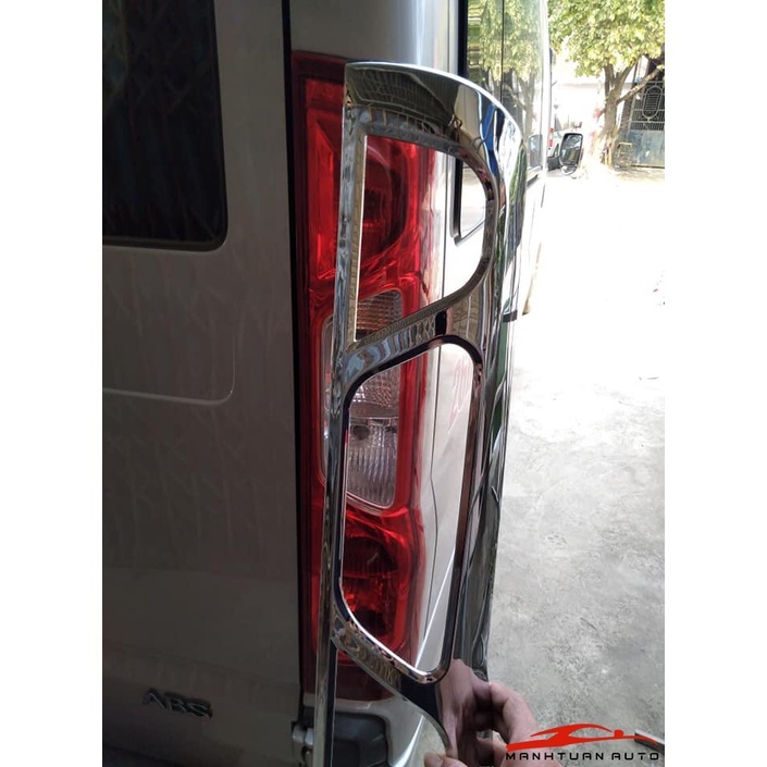Ốp viền đèn hậu xe Ford Transit 2014-2019 mạ crom cao cấp