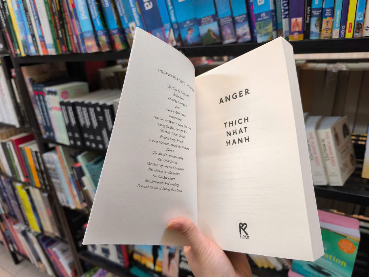 Sách - Anger by Thich Nhat Hanh: Buddhist wisdom for cooling the flames - English Book - Sách Ngoại Văn