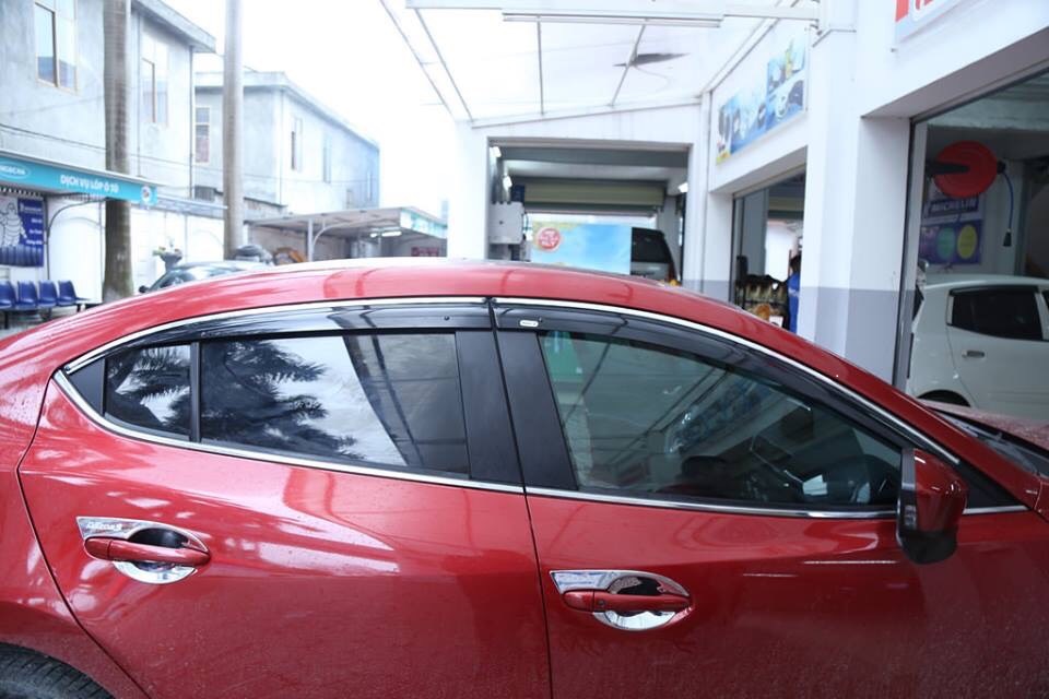 Bộ vè che mưa cao cấp viền chỉ mạ INOX dành cho xe Honda Civic 2018