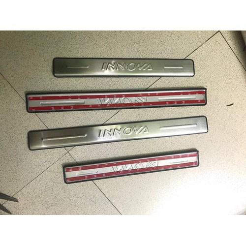 Bộ 4 ốp bậc ngoài Inox dành cho xe Innova 2017-2018 - mẫu inox