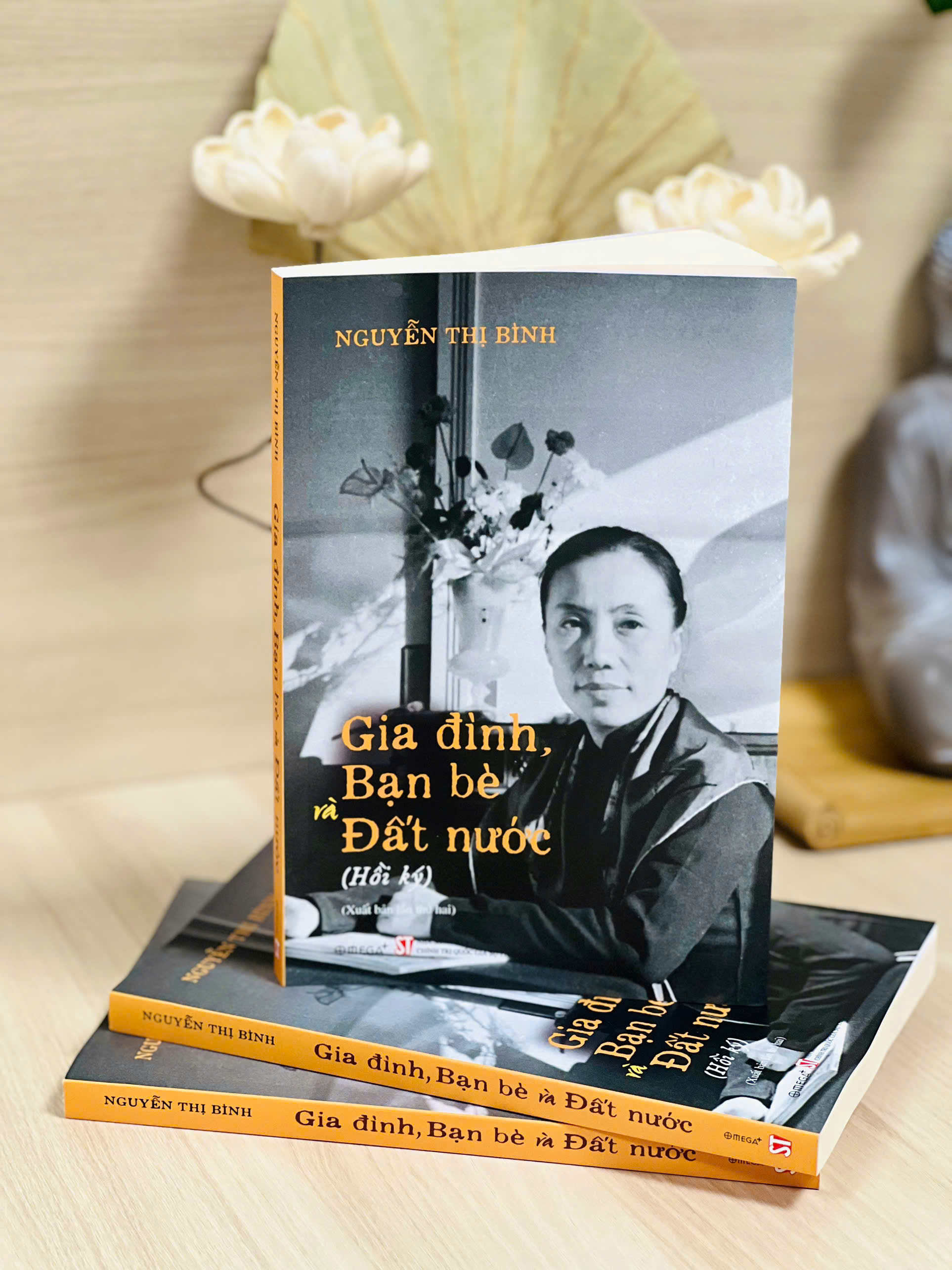 Hồi Ký Nguyễn Thị Bình - Gia Đình, Bạn Bè, Đất Nước - Omega Plus