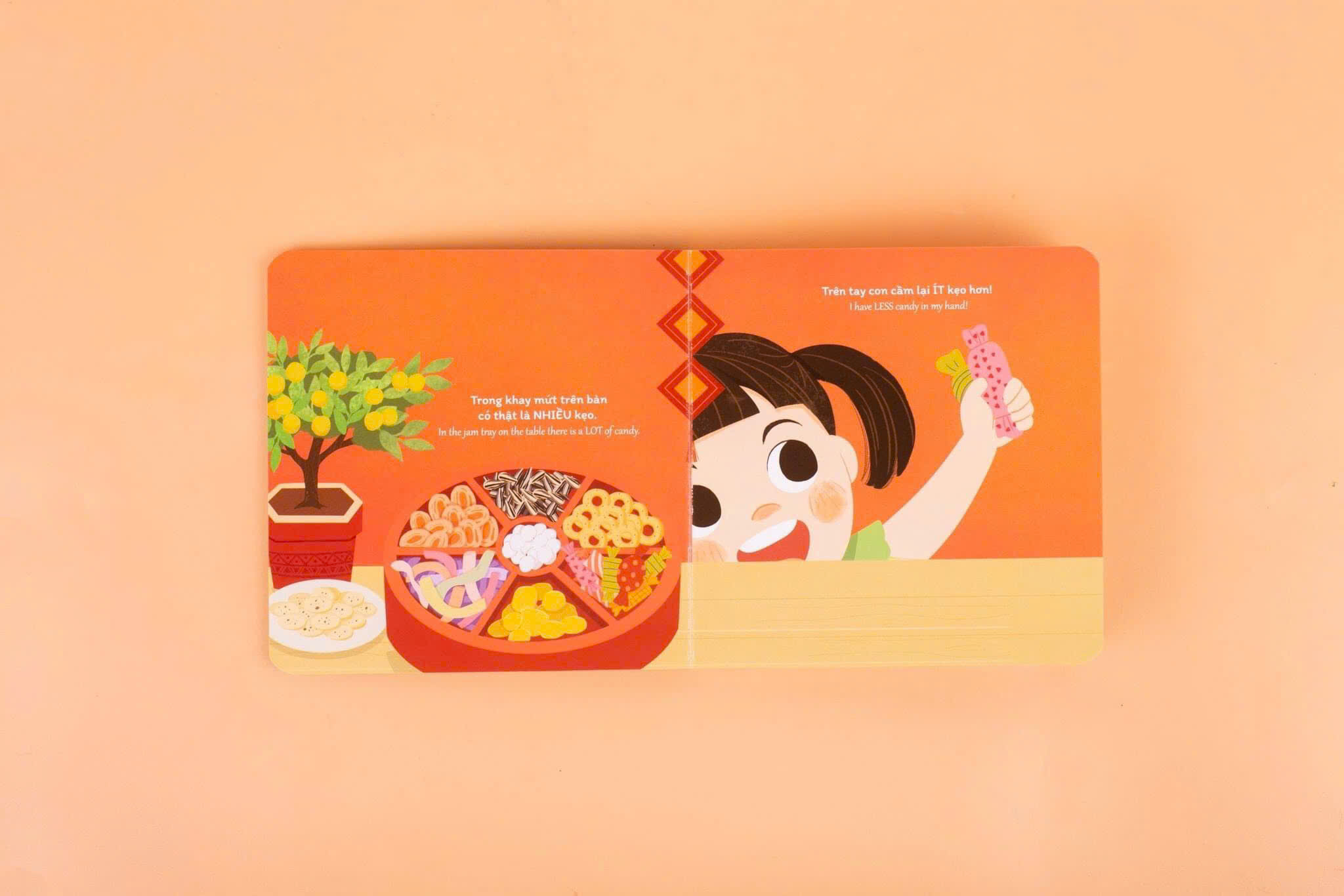 Combo Sách Song Ngữ BÉ HỌC GIAO TIẾP 2 - Từ Vựng Đối Lập (To - Nhỏ, Giống - Khác, Ít - Nhiều , Trên - Dưới), Sách Bồi Cứng Phát Triển Ngôn Ngữ Cho Bé
