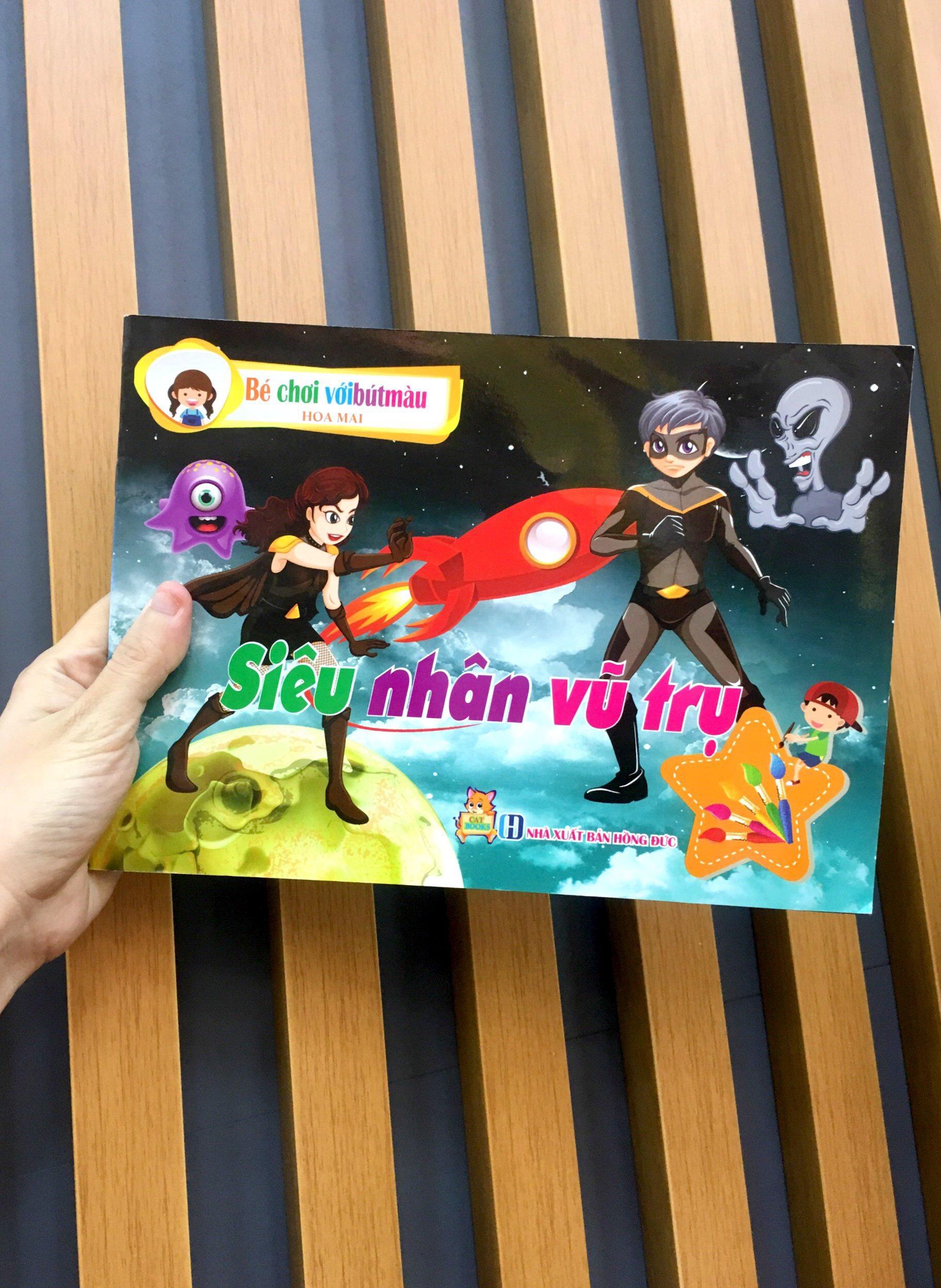 Bé Chơi Với Bút Màu - Siêu Nhân Vũ Trụ
