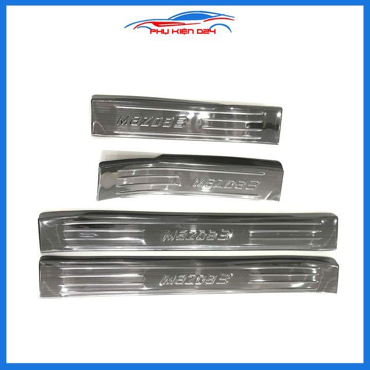 Bộ ốp bậc cửa trong ngoài nẹp bước chân Mazda 3 2015-2016-2017-2018-2019-2020 vân Titan chống trầy trang trí xe