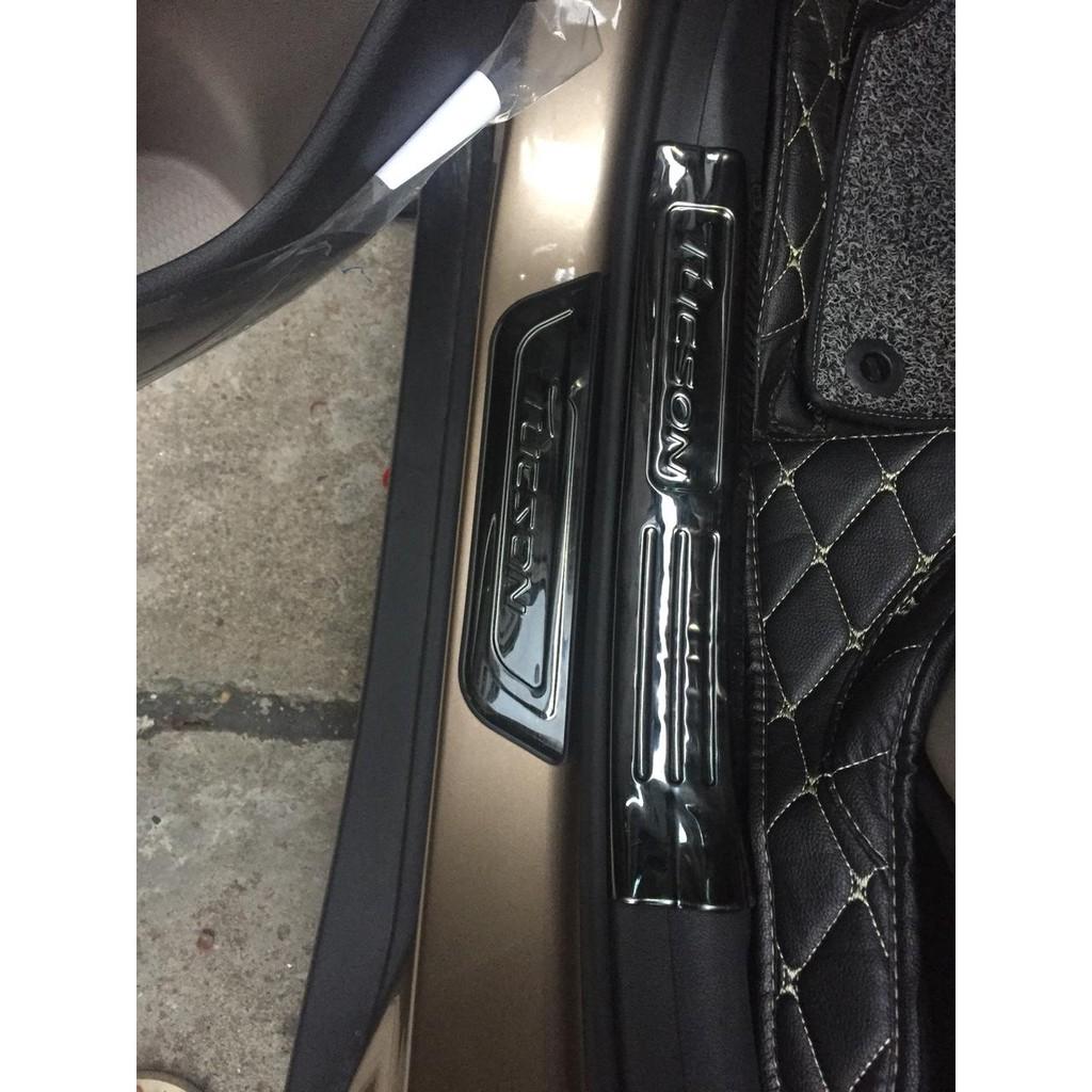 Bộ 8 Ốp bậc trong ngoài Hyundai Tucson 2016-2018 ( mẫu Titan)