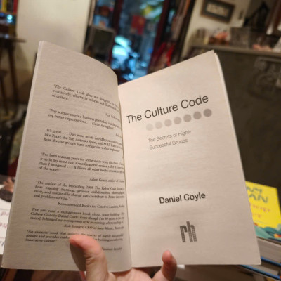 Sách - The Culture Code: The Secrets of Highly Successful Groups by Daniel Coyle - Business /Leadership in English