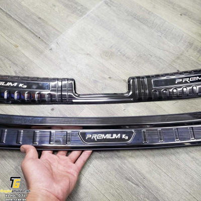 Ốp chống trầy cốp vân Titan Kia New K3 2022