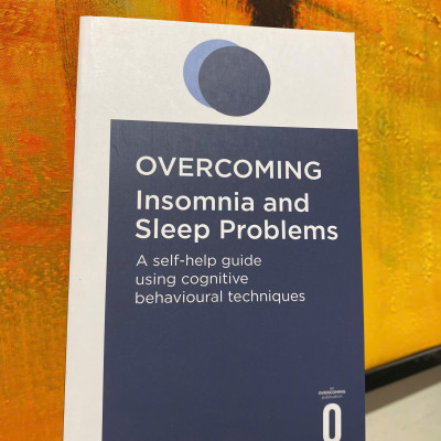 Sách - Overcoming Insomnia and Sleep Problems: A Self-Help Guide Using Cognitive Behavioral Techniques by Colin A Espie - English Book 