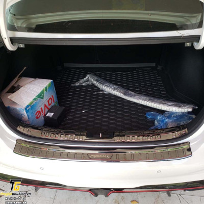 Ốp chống trầy cốp vân Titan Kia New K3 2022