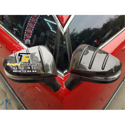 Bộ ốp gương chiếu hậu cho Toyota Corolla Cross vân Carbon cap cấp