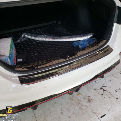 Ốp chống trầy cốp vân Titan Kia New K3 2022