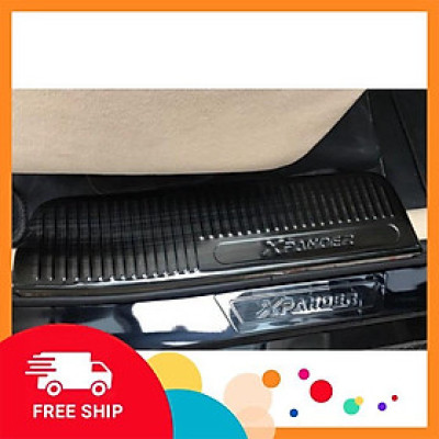 Ốp bậc trong và ngoài dành cho xe XPANDER 2018-2019-2020  mẫu titan, Ốp chống trầy bậc cửa xe ô tô