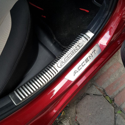 BỘ SẢN PHẨM Nẹp bước chân và ốp chống trầy cốp Hyundai Accent 2018 - Mẫu Inox