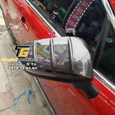 Bộ ốp gương chiếu hậu cho Toyota Corolla Cross vân Carbon cap cấp