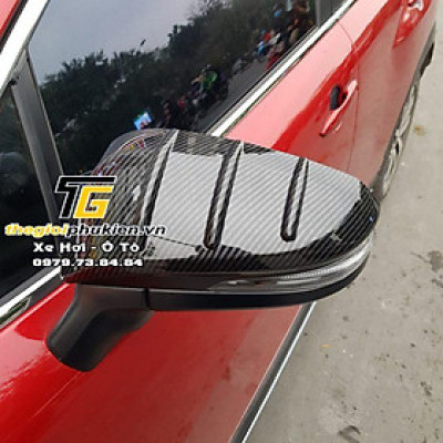 Bộ ốp gương chiếu hậu cho Toyota Corolla Cross vân Carbon cap cấp
