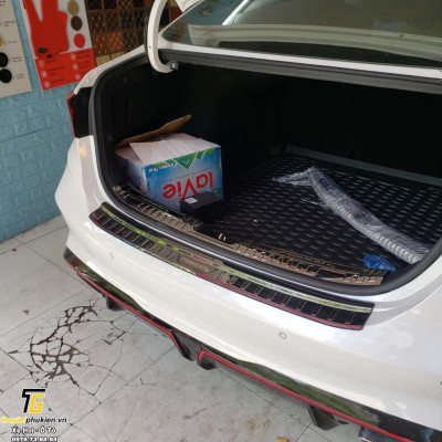 Ốp chống trầy cốp vân Titan Kia New K3 2022