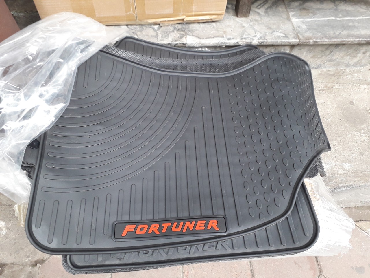 THẢM TRẢI SÀN vân sọc dành cho XE FORTUNER đời 2016-2019