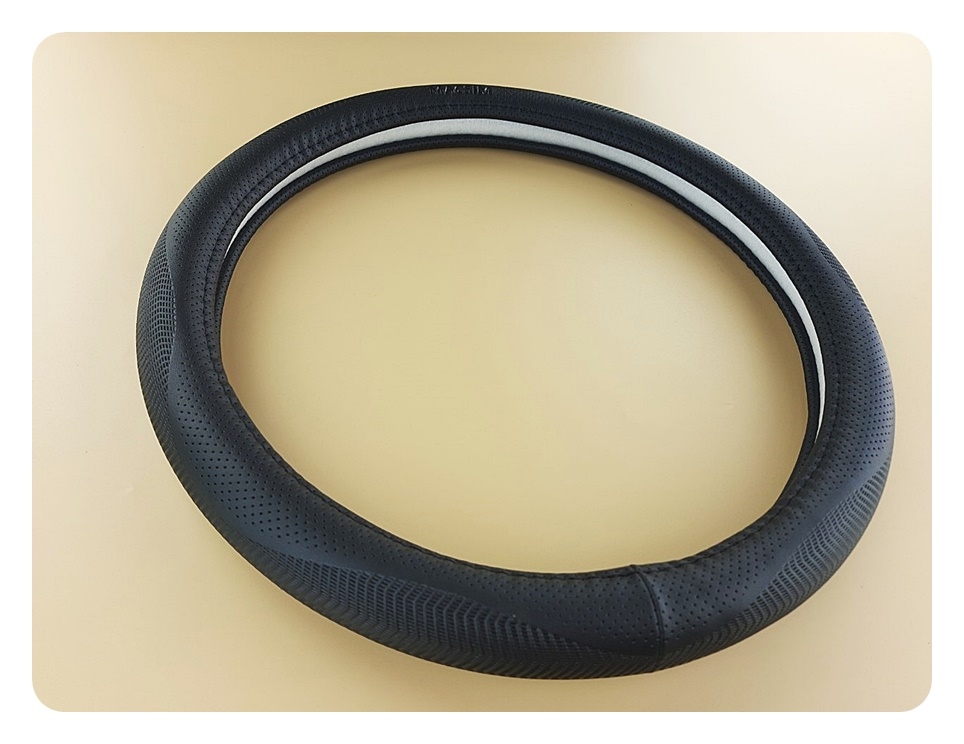 Bọc vô lăng cao cấp Macsim mã L17T -size 39 inch chất liệu da thật - Khâu tay 100% phù hợp các loại xe bán tải cỡ lớn, xe SUV