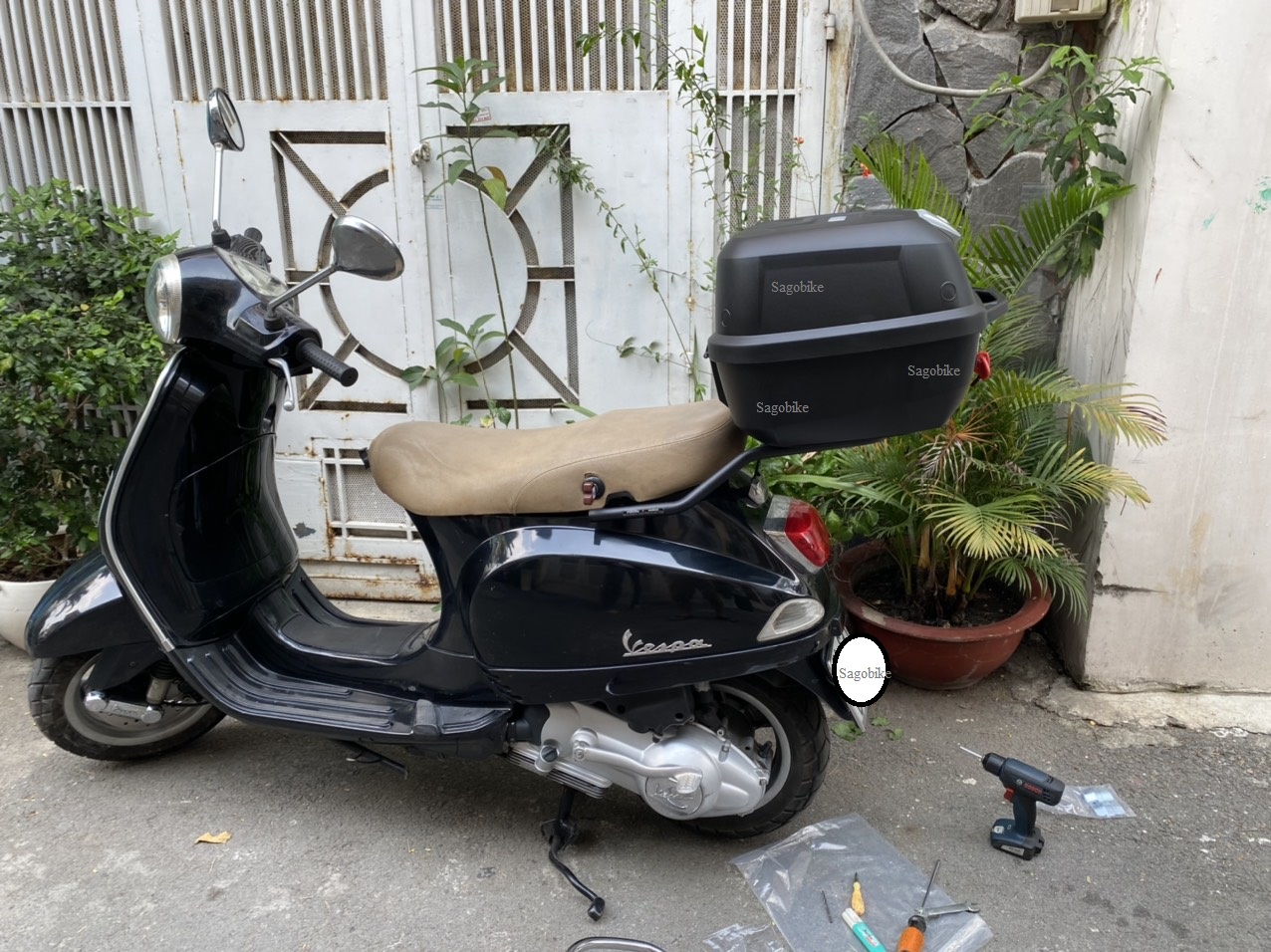 Baga Givi SR lắp cho xe Vespa LX 125/150, baga Vespa LX