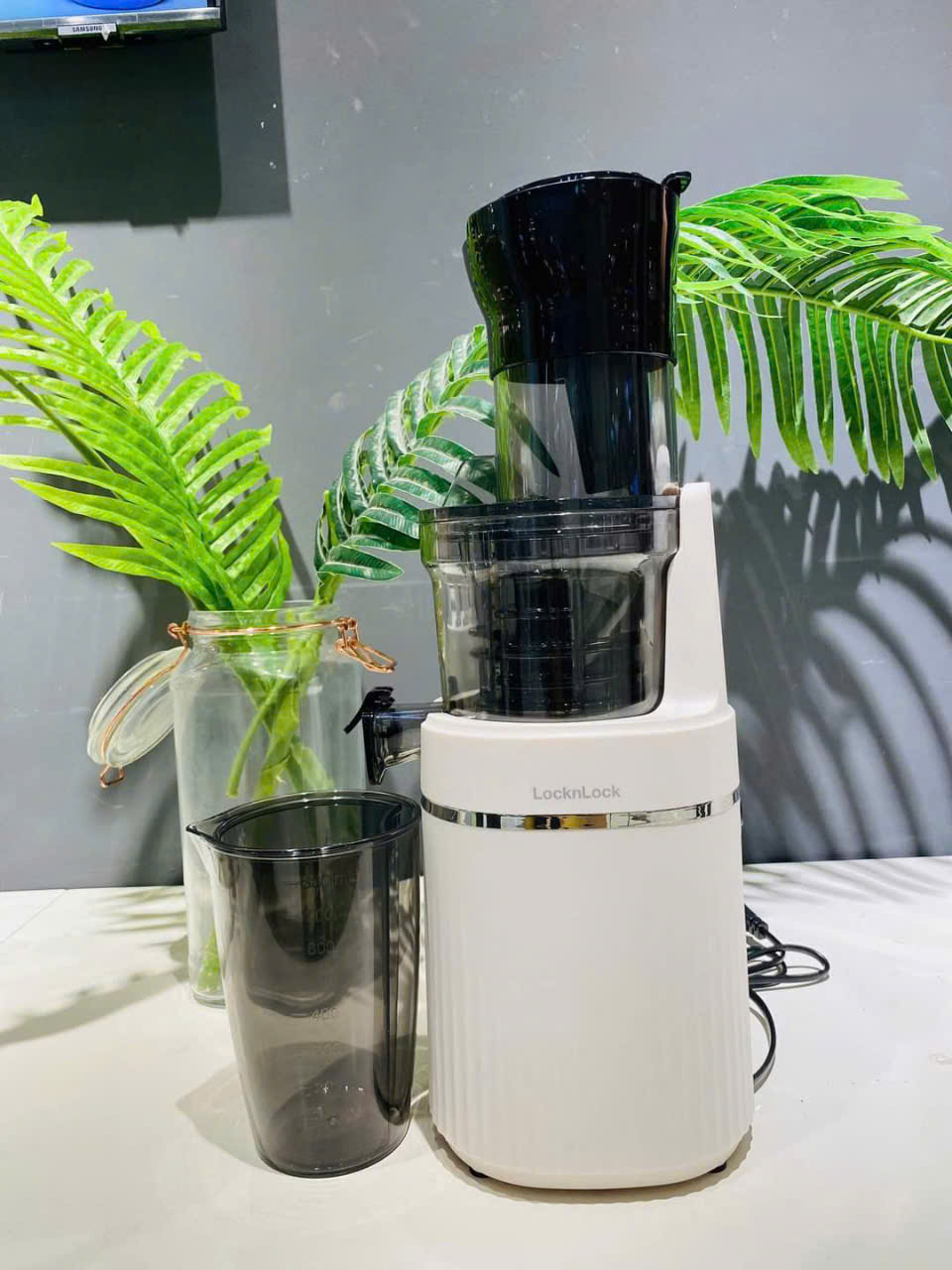 Máy ép chậm Locknlock EJJ421IVY Slow juicer - Dung tích 0.8L, 200W, 220-240V, 50Hz - Hàng chính hãng