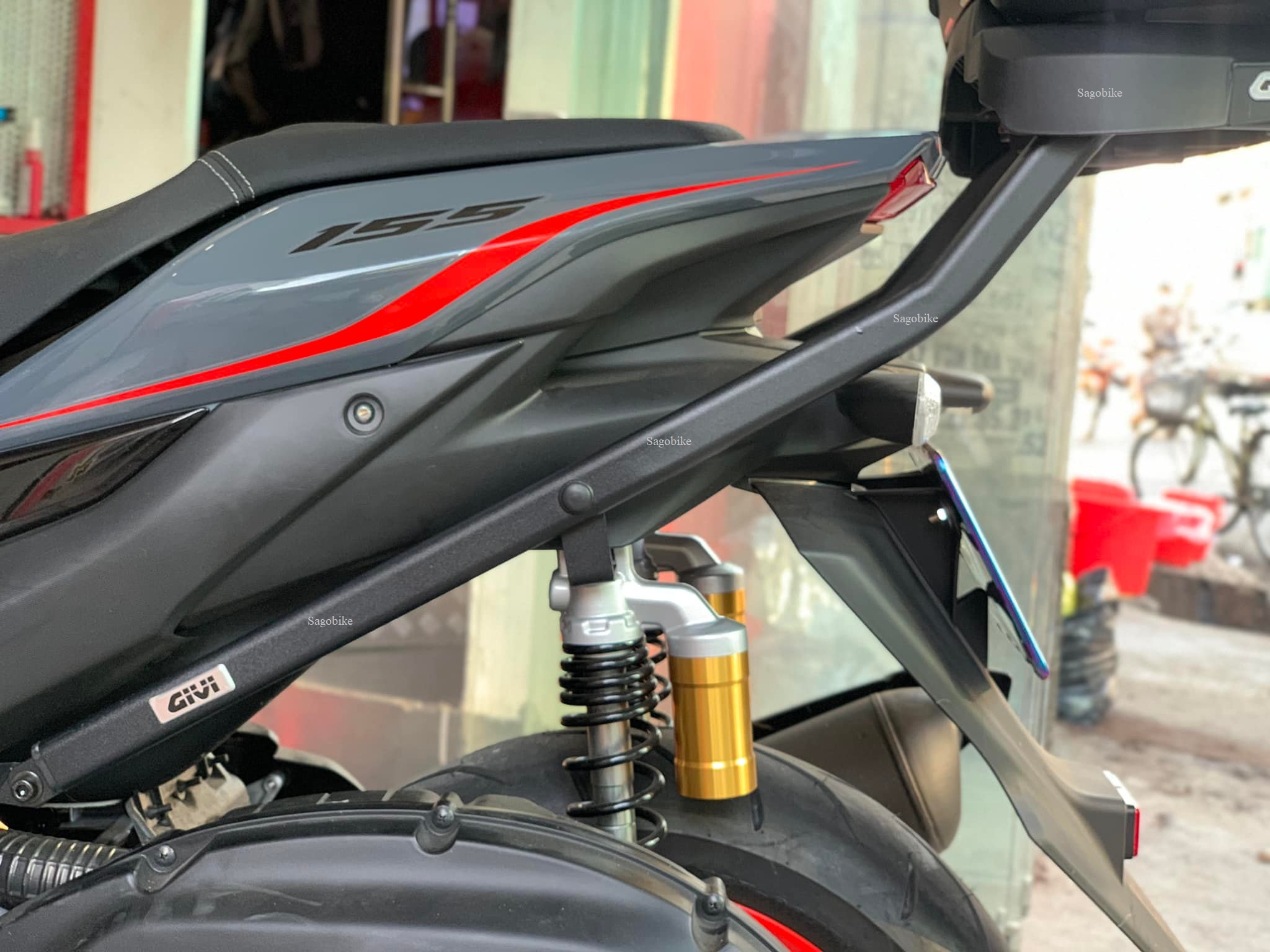 Thùng givi B270N, baga SRX (S) lắp cho xe NVX 155 VVA